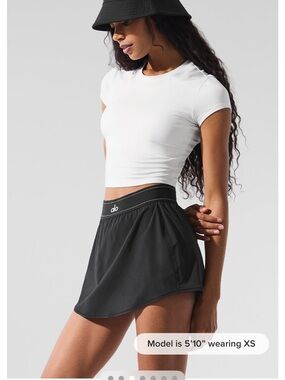 ALO Yoga White Fitted Cropped Crew Tee